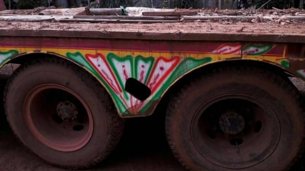 ขาย 335,000 HINO KT920 เพลาเดียว เครื่อง EH700-168 แรง (หางขึ้น 200 ได้) หัวบาง ยางดี คัสชีสวย เอกสารเล่มทะเบียน รถอยู่ จ.ศรีสะเกษ 090-772-3710 090-772-3708