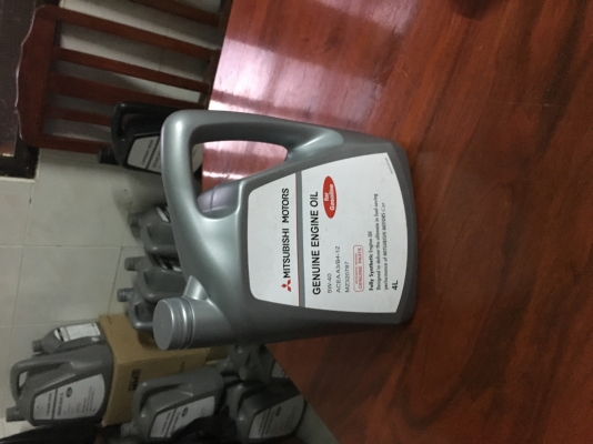 ขายน้ำมันเครื่องสังเคราะห์เบนซิน 5W-40 4ลิตร ราคา1000บาท