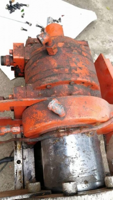 10,500 บ.  โทร 083-2000058 LINE ID: line832923 มอเตอร์ไฮรดรอลิคกำลังสูงจากญี่ปุ่น ทำงานโดยการหมุนๆรับกำลังจากปั๊มไฮดรอกลิก แรงบิดมหาสารถอดจากเครื่องฉีดพสาสติก(มีแค่สามตัว)