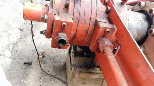 10,500 บ.  โทร 083-2000058 LINE ID: line832923 มอเตอร์ไฮรดรอลิคกำลังสูงจากญี่ปุ่น ทำงานโดยการหมุนๆรับกำลังจากปั๊มไฮดรอกลิก แรงบิดมหาสารถอดจากเครื่องฉีดพสาสติก(มีแค่สามตัว)