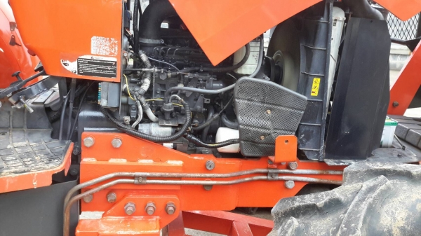 รถไถ KUBOTA รุ่น M7040 พร้อมอุปกรณ์ 2 ชิ้น ดันหน้า  ผาลหลัง