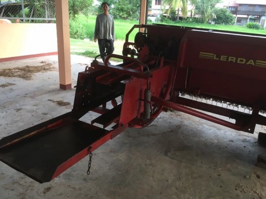 เครื่องอัดฟางบล็อกใหญ่LERDA