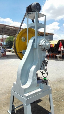 ปั้มเหล็กหล่อคอตันรุ่นหนัก มอเตอร์ 5 HP 380V พร้อมใช้