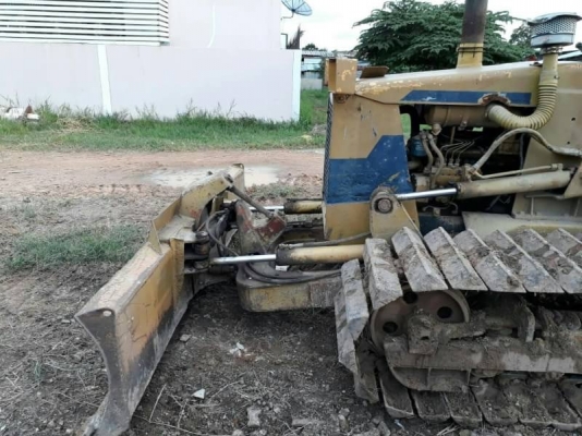 ขาย 175,000 KOMATSU D 20-6 P ใบมีดสไลร์ 6 ทิศทาง เครื่องดี เกียร์แรง  โซ่หนา แผ่นตีนเป็ด รถสวยพร้อมใช้ รถอยู่ ชลบุรี 090-772-3710 090-772-3708