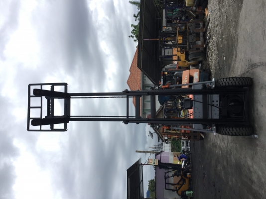 ขาย โฟรคลิฟท์ โตโยต้า รุ่น 6 ดีเซล 2.5 ตันเสา 4 เมต