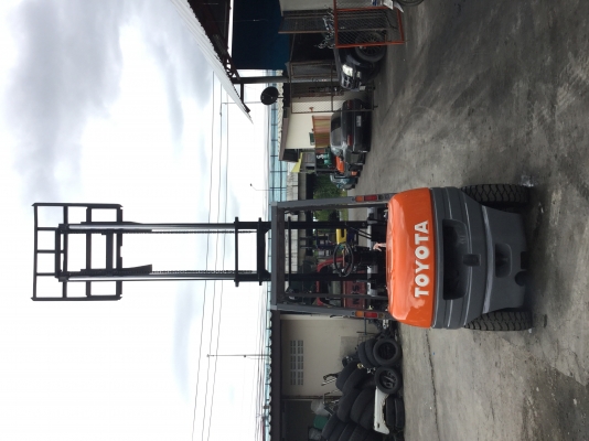 ขาย โฟรคลิฟท์ โตโยต้า รุ่น 6 ดีเซล 2.5 ตันเสา 4 เมต