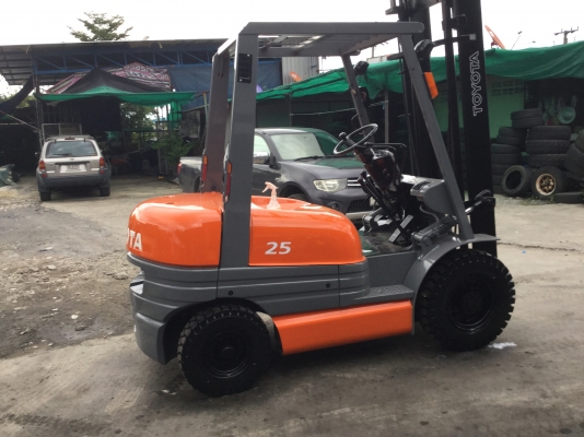 ขาย โฟรคลิฟท์ โตโยต้า รุ่น 6 ดีเซล 2.5 ตันเสา 4 เมต