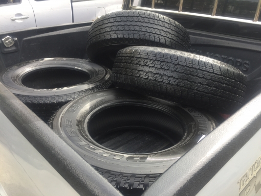 ยาง Bridgestone 245 70 16 ปี17 มี3ชุด ดอกเต็ม ไม่มีปะ เนื้อนิ่มๆ ใช้ยาว ราคาไม่แพง