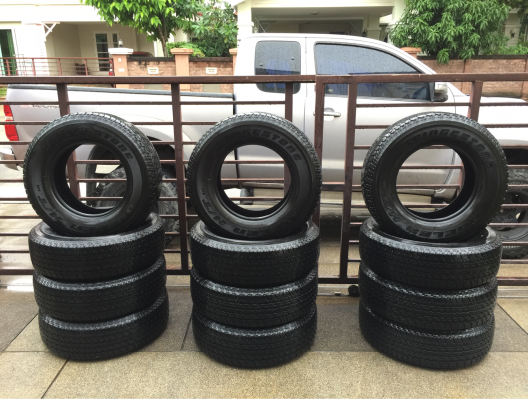 ยาง Bridgestone 245 70 16 ปี17 มี3ชุด ดอกเต็ม ไม่มีปะ เนื้อนิ่มๆ ใช้ยาว ราคาไม่แพง