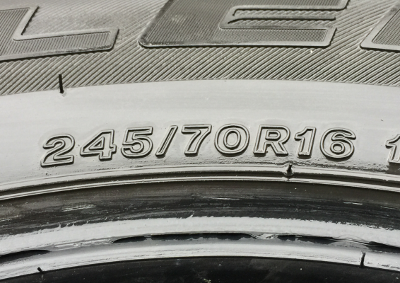 ยาง Bridgestone 245 70 16 ปี17 มี3ชุด ดอกเต็ม ไม่มีปะ เนื้อนิ่มๆ ใช้ยาว ราคาไม่แพง