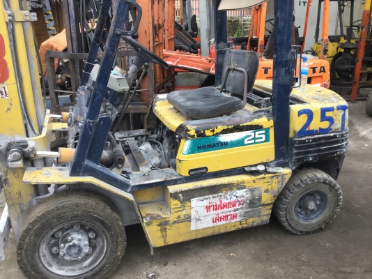 ขาย โฟรคลิฟท์ โคมะสุ 2.5 ตันดีเซล เสา 3 เมตร