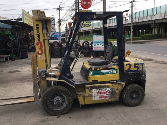 ขาย โฟรคลิฟท์ โคมะสุ 2.5 ตันดีเซล เสา 3 เมตร
