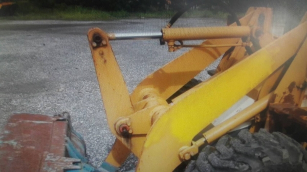 ขายรถตักเก่านอก  ยี่ห้อ  KOMATSU รุ่น WA30-2 จากญี่ปุ่น  ยังไม่ได้ใช้งานในไทย ขายตามสภาพ/ใช้งานได้จริง  ขายราคา260,000 บาท