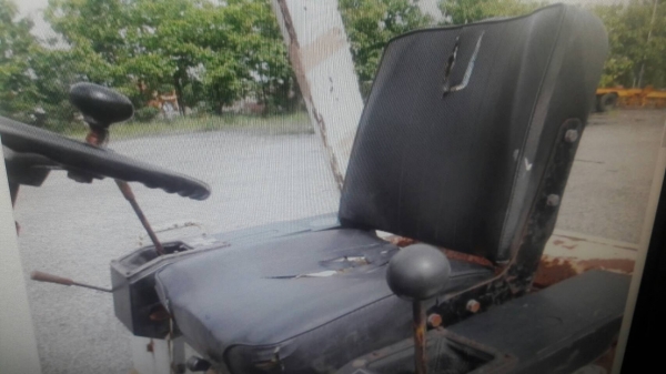 ขายรถตักเก่านอก  ยี่ห้อ  KOMATSU รุ่น WA30-2 จากญี่ปุ่น  ยังไม่ได้ใช้งานในไทย ขายตามสภาพ/ใช้งานได้จริง  ขายราคา260,000 บาท