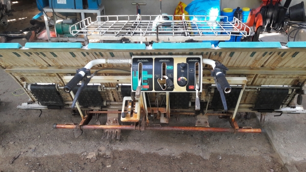 รถดำนาเดินตาม6แถว 42500 บาท