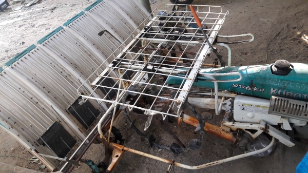 รถดำนาเดินตาม6แถว 42500 บาท