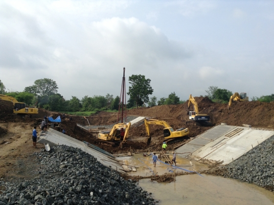 สมชาย35 เอ็นจิเนียริ่งบริการเครื่องจักรเช่า  แบคโฮ รถสิบล้อดรัมพ์ แทรกเตอร์ D4,D5 รถน้ำ รถบด10ตัน