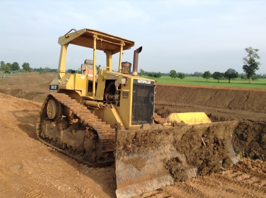 สมชาย35 เอ็นจิเนียริ่งบริการเครื่องจักรเช่า  แบคโฮ รถสิบล้อดรัมพ์ แทรกเตอร์ D4,D5 รถน้ำ รถบด10ตัน