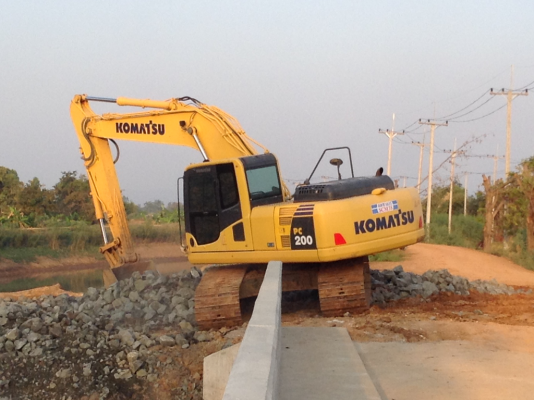 สมชาย35 เอ็นจิเนียริ่งบริการเครื่องจักรเช่า  แบคโฮ รถสิบล้อดรัมพ์ แทรกเตอร์ D4,D5 รถน้ำ รถบด10ตัน