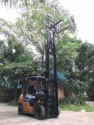 ขายFORKLIFT TOTOTA รุ่น7FG25เสาฟรูหรี้เข้าตู้ได้สูง5เมตร(2.5ตัน) สวยเดิมจากญี่ปุ่น ยังไม่เคยใช้ในไทย 165,000เท่านั้น!!