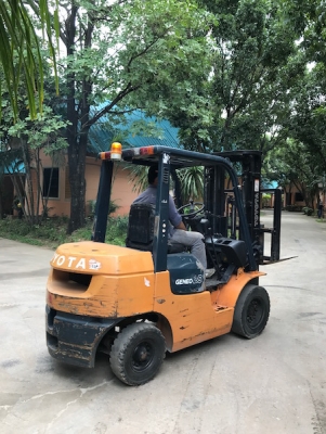 ขายFORKLIFT TOTOTA รุ่น7FG25เสาฟรูหรี้เข้าตู้ได้สูง5เมตร(2.5ตัน) สวยเดิมจากญี่ปุ่น ยังไม่เคยใช้ในไทย 165,000เท่านั้น!!