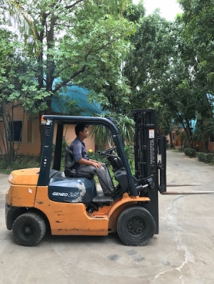 ขายFORKLIFT TOTOTA รุ่น7FG25เสาฟรูหรี้เข้าตู้ได้สูง5เมตร(2.5ตัน) สวยเดิมจากญี่ปุ่น ยังไม่เคยใช้ในไทย 165,000เท่านั้น!!