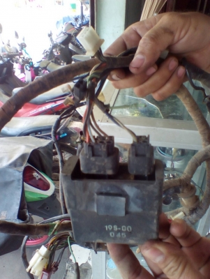 สายไฟและกล่องไฟฟีโนเกย์แยก