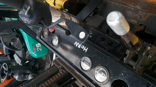 ขาย komatsu ขนาด 3.5 ตัน ดีเซลเกียร ธรรมดา ราคาถูก