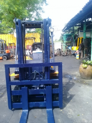 +++ ขายโฟล์คลิฟท์  KOMATSU FD20-11  ขนาด  2  ตัน  เครื่องยนต์ดีเซล  เสา  3  เมตร  เกียร์ธรรมดา  งา 1,070  มม.  ยางตัน