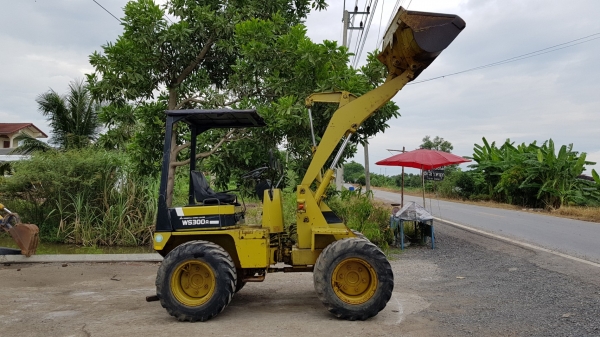 ขายด่วนรถตักมิตซูบิชิเอวอ่อนWS300A.TURBOเทอร์โบนำเข้ามาใหม่จากญี่ปุ่นตักยก2.5คิวยกสูง3เมตรรถขับเคลื่อน4ล้อรถนอกเพิ่งนำเข้ามายังไม่เคยใช้งานในเมืองไทยเลย
