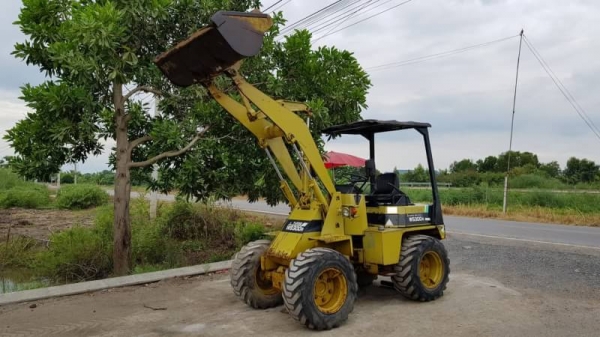 ขายด่วนรถตักมิตซูบิชิเอวอ่อนWS300A.TURBOเทอร์โบนำเข้ามาใหม่จากญี่ปุ่นตักยก2.5คิวยกสูง3เมตรรถขับเคลื่อน4ล้อรถนอกเพิ่งนำเข้ามายังไม่เคยใช้งานในเมืองไทยเลย
