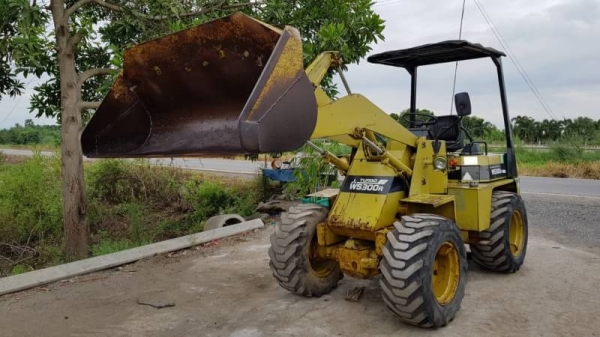 ขายด่วนรถตักมิตซูบิชิเอวอ่อนWS300A.TURBOเทอร์โบนำเข้ามาใหม่จากญี่ปุ่นตักยก2.5คิวยกสูง3เมตรรถขับเคลื่อน4ล้อรถนอกเพิ่งนำเข้ามายังไม่เคยใช้งานในเมืองไทยเลย