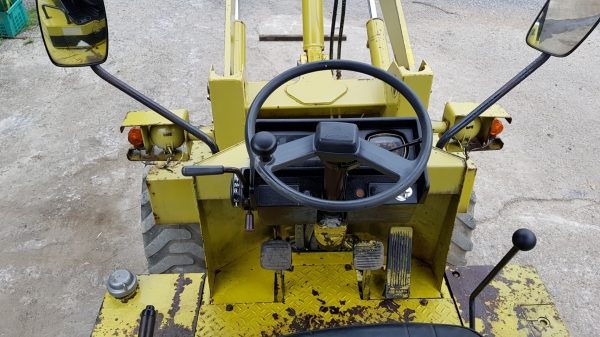 ขายด่วนรถตักมิตซูบิชิเอวอ่อนWS300A.TURBOเทอร์โบนำเข้ามาใหม่จากญี่ปุ่นตักยก2.5คิวยกสูง3เมตรรถขับเคลื่อน4ล้อรถนอกเพิ่งนำเข้ามายังไม่เคยใช้งานในเมืองไทยเลย