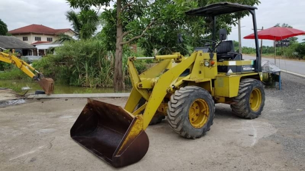 ขายด่วนรถตักมิตซูบิชิเอวอ่อนWS300A.TURBOเทอร์โบนำเข้ามาใหม่จากญี่ปุ่นตักยก2.5คิวยกสูง3เมตรรถขับเคลื่อน4ล้อรถนอกเพิ่งนำเข้ามายังไม่เคยใช้งานในเมืองไทยเลย