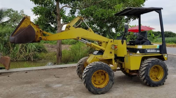 ขายด่วนรถตักมิตซูบิชิเอวอ่อนWS300A.TURBOเทอร์โบนำเข้ามาใหม่จากญี่ปุ่นตักยก2.5คิวยกสูง3เมตรรถขับเคลื่อน4ล้อรถนอกเพิ่งนำเข้ามายังไม่เคยใช้งานในเมืองไทยเลย
