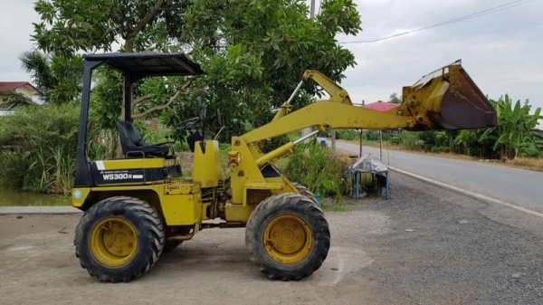 ขายด่วนรถตักมิตซูบิชิเอวอ่อนWS300A.TURBOเทอร์โบนำเข้ามาใหม่จากญี่ปุ่นตักยก2.5คิวยกสูง3เมตรรถขับเคลื่อน4ล้อรถนอกเพิ่งนำเข้ามายังไม่เคยใช้งานในเมืองไทยเลย