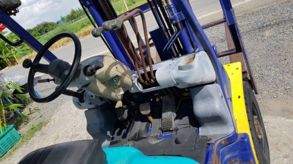 ขายด่วนรถยกKOMATSU FG20-14 ยก2ตันยกสูง3เมตรยกจริงให้ดูของหนัก2ตันได้จริงยางตัน4เส้นงากะดกได้ใส่บุ่งกี๋ได้รถนอกเพิ่งนำเข้ามายังไม่เคยใช้งานในเมืองไทยเลย