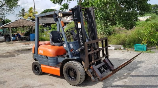 ขายด่วน165,000รถยก TOYOTAชั่วโม่งทำงาน น้อย 6FG20ยก2ตันเสาสูง3เมตรงากะดกได้ใส่บุ้งกี๋ได้รถนอกนำเข้ายังไม่เคยใช้งานในเมืองไทยเลย