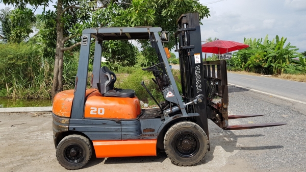 ขายด่วน165,000รถยก TOYOTAชั่วโม่งทำงาน น้อย 6FG20ยก2ตันเสาสูง3เมตรงากะดกได้ใส่บุ้งกี๋ได้รถนอกนำเข้ายังไม่เคยใช้งานในเมืองไทยเลย