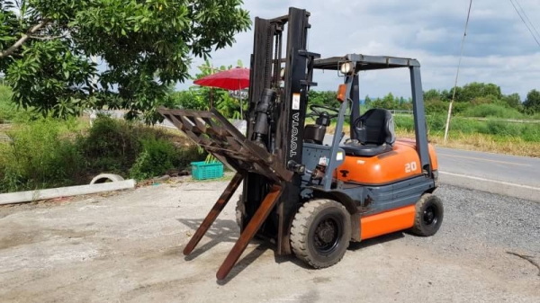 ขายด่วน165,000รถยก TOYOTAชั่วโม่งทำงาน น้อย 6FG20ยก2ตันเสาสูง3เมตรงากะดกได้ใส่บุ้งกี๋ได้รถนอกนำเข้ายังไม่เคยใช้งานในเมืองไทยเลย