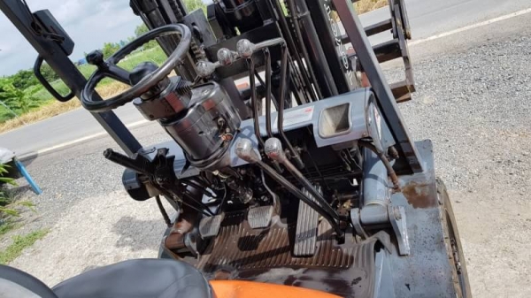 ขายด่วน165,000รถยก TOYOTAชั่วโม่งทำงาน น้อย 6FG20ยก2ตันเสาสูง3เมตรงากะดกได้ใส่บุ้งกี๋ได้รถนอกนำเข้ายังไม่เคยใช้งานในเมืองไทยเลย