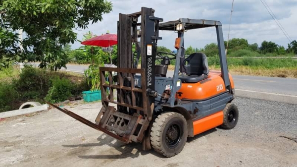 ขายด่วน165,000รถยก TOYOTAชั่วโม่งทำงาน น้อย 6FG20ยก2ตันเสาสูง3เมตรงากะดกได้ใส่บุ้งกี๋ได้รถนอกนำเข้ายังไม่เคยใช้งานในเมืองไทยเลย