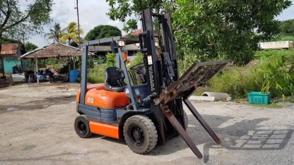 ขายด่วน165,000รถยก TOYOTAชั่วโม่งทำงาน น้อย 6FG20ยก2ตันเสาสูง3เมตรงากะดกได้ใส่บุ้งกี๋ได้รถนอกนำเข้ายังไม่เคยใช้งานในเมืองไทยเลย