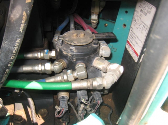 รถขุด Kobelco SK135SR-2 YY05