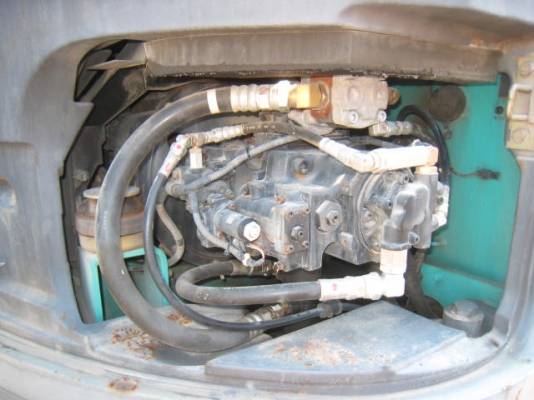 รถขุด Kobelco SK135SR-2 YY05