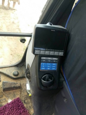 ขายดาวน์ 195,000 บาท KOMATSU PC130-8 3xxx ชม    28 งวด x76,300 บาท = 2,128,000 บาท  ค้างแล้ว 3 งวด   โทร &amp;ไอดีไลน์ 0610710295