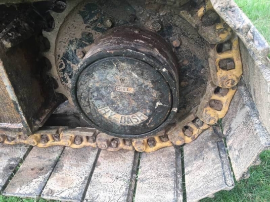 ขาย 255,000 บาท KOMATSU PC100-3 สภาพสวย พร้อมใช้งาน เครื่องปั้มดี โซ่ช่วงล่างสวย เอวแน่น รถทำงานดีเร็วไม่โหลด เอกสารแจ้งจำหน่าย  รถอยู่ จ.ร้อยเอ็ด โทร&amp;ไอดีไลน์ 0610710295