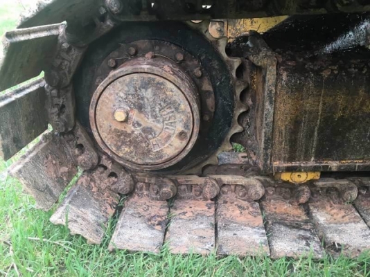 ขาย 255,000 บาท KOMATSU PC100-3 สภาพสวย พร้อมใช้งาน เครื่องปั้มดี โซ่ช่วงล่างสวย เอวแน่น รถทำงานดีเร็วไม่โหลด เอกสารแจ้งจำหน่าย  รถอยู่ จ.ร้อยเอ็ด โทร&amp;ไอดีไลน์ 0610710295