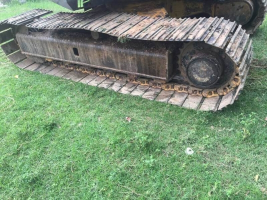 ขาย 255,000 บาท KOMATSU PC100-3 สภาพสวย พร้อมใช้งาน เครื่องปั้มดี โซ่ช่วงล่างสวย เอวแน่น รถทำงานดีเร็วไม่โหลด เอกสารแจ้งจำหน่าย  รถอยู่ จ.ร้อยเอ็ด โทร&amp;ไอดีไลน์ 0610710295