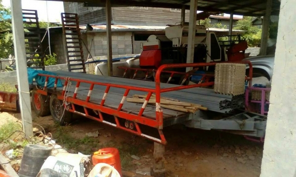 ขายรถเกี่ยวข้าว DC60ปี52พร้อมรถลากสาลี่ สภาพพร้อมใช้งาน ช่วงล่างดี